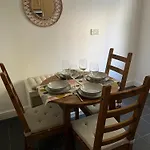 Stylish Apt In A 1938 Building With Parking
